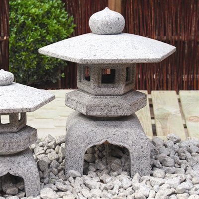 Kodai Yukimi lanterne, højde 75 cm. i lysegrå granit 