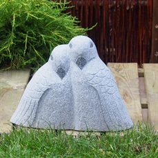 Turtelduer lysegrå granit, 20 cm.