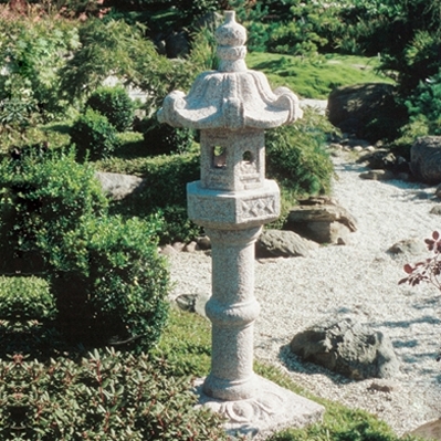 Kasuga lanterne, højde 150 cm, lysegrå granit 
